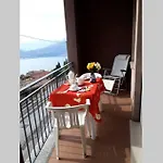 Lägenhet Trilly House