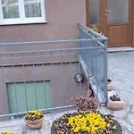 Trilly House Apartment